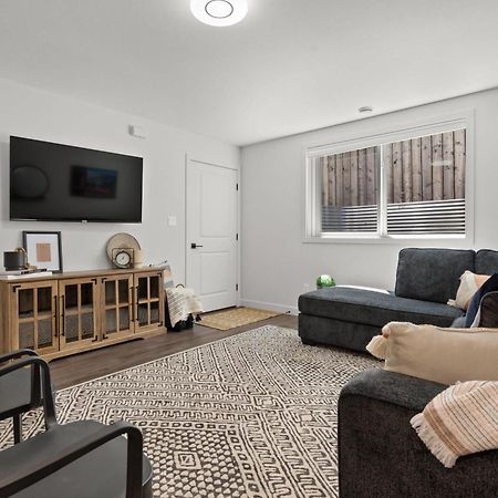 Vila Livingston Way I Sleep 6 I Netflix I Kitchen I Tv Pincher Creek Exteriér fotografie